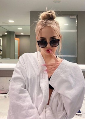 Проститутка Моника